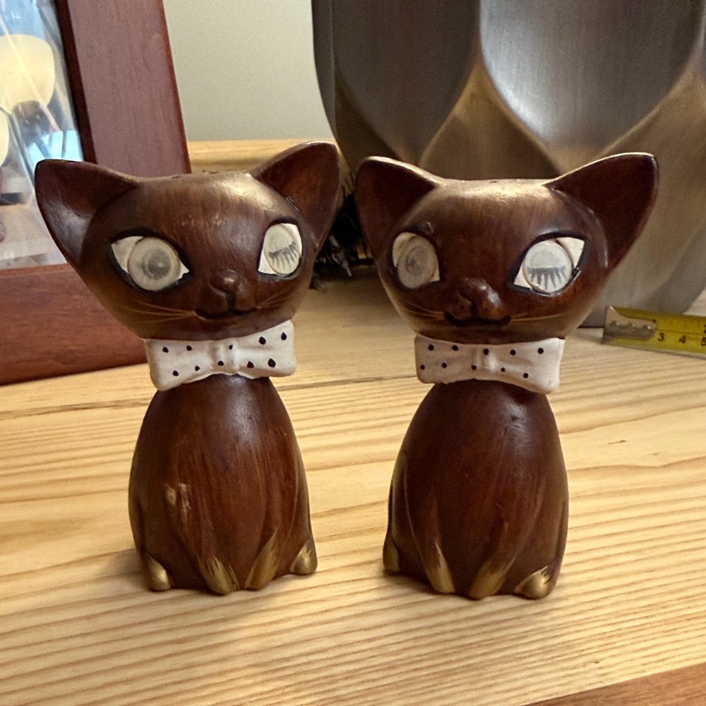 vintage Mid-Century Modern winking cat salt and pepper shakers, 1960’s - Picture 1 of 8